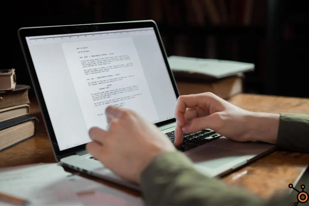 hubspot free ai writer