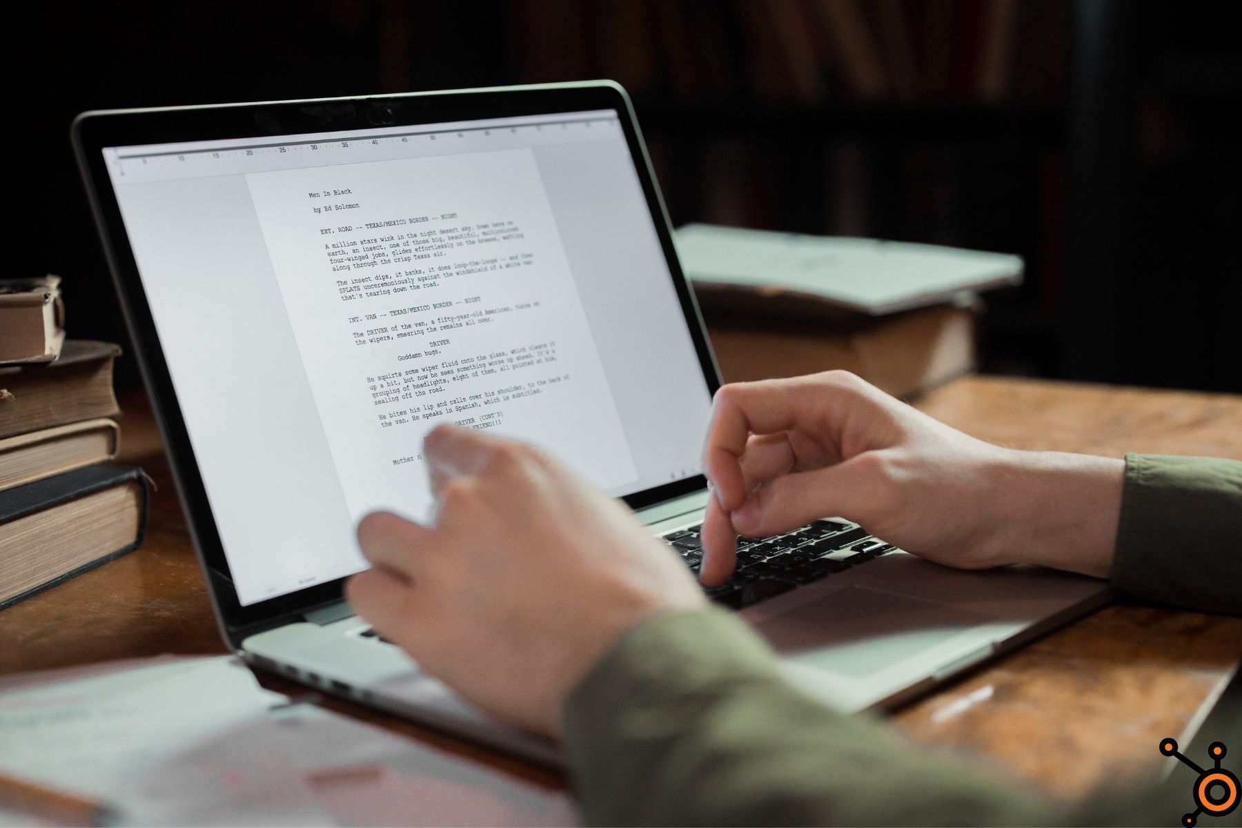hubspot free ai writer